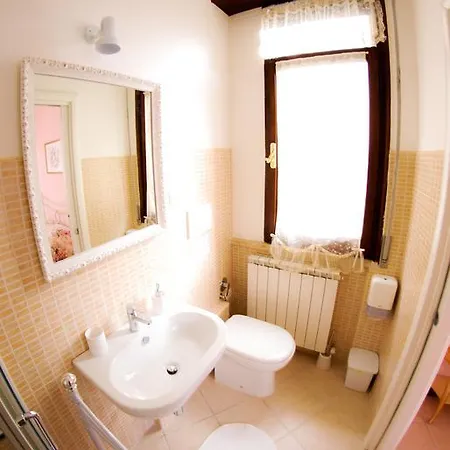 L'arengo Bed & Breakfast